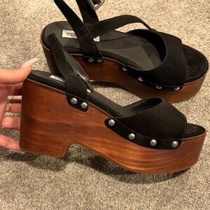 Mindful Steve Madden wedge. Brand new